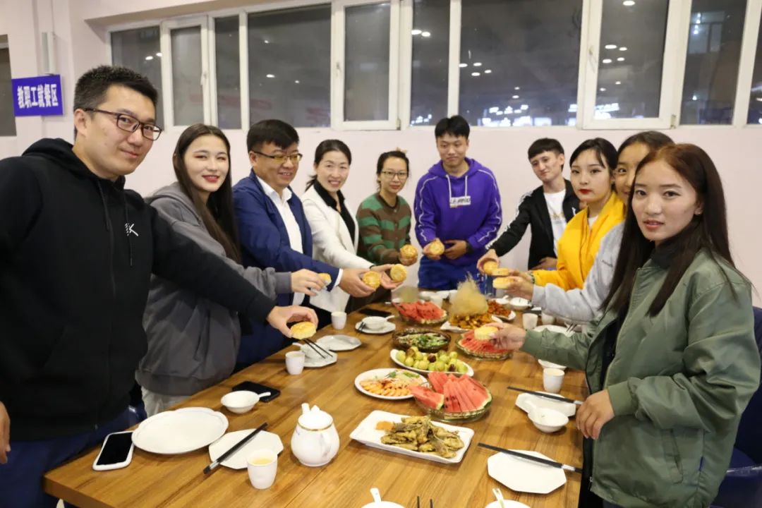 “双节”慰问送温暖 领导关怀暖人心