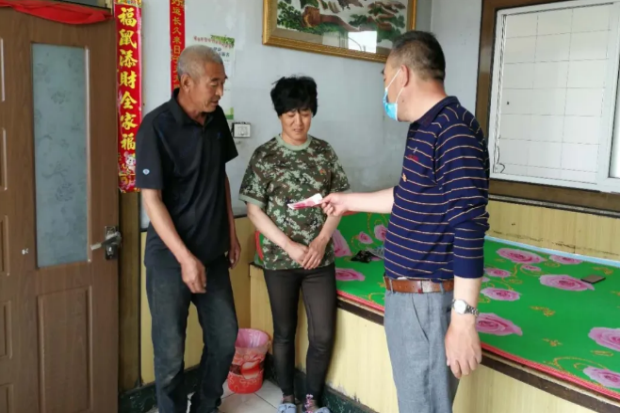 点赞 我院党支书|走访慰问贫困户 精准扶贫暖人心