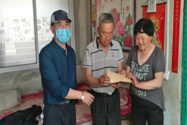 点赞 我院党支书|走访慰问贫困户 精准扶贫暖人心